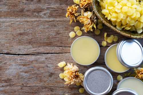 Beeswax Lip Balm Recipe - It's Easy To Make It Yourself!